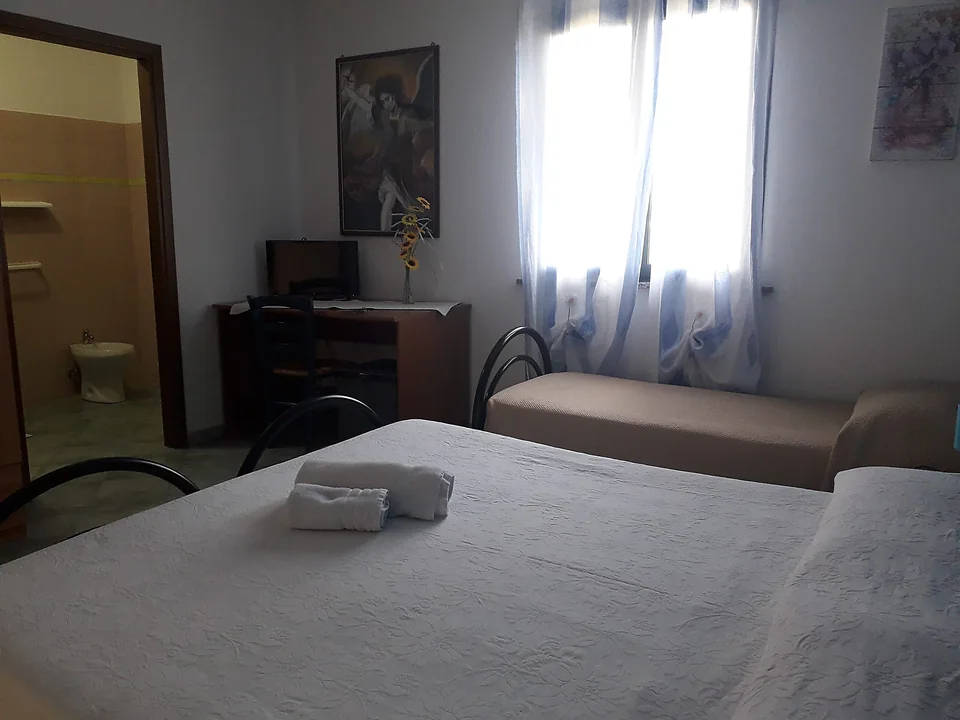 Camera doppia con scrivania