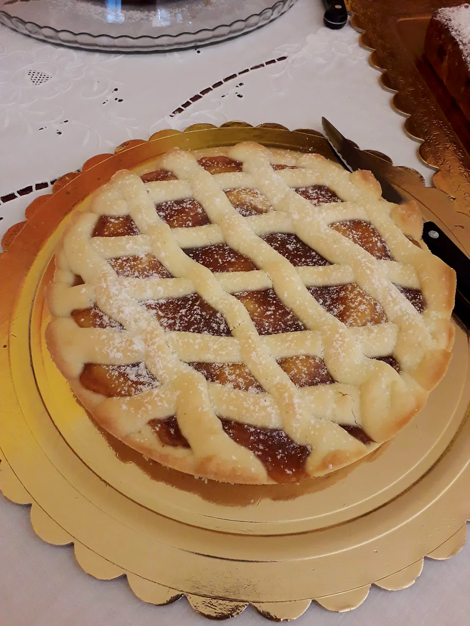 Crostata fatta in casa servita a colazione